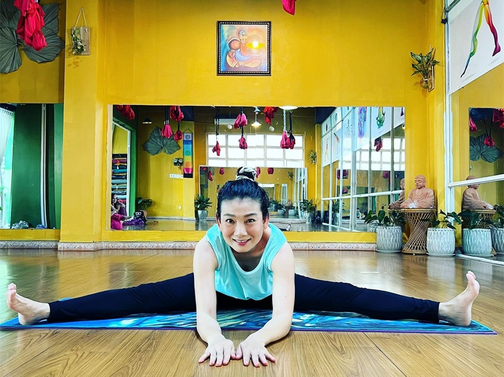 Mỹ nhân thập niên 90 Mỹ Uyên gợi cảm, trẻ đẹp ở tuổi U50 nhờ tập yoga - 2 Mỹ nhân thập niên 90 Mỹ Uyên gợi cảm, trẻ đẹp ở tuổi U50 nhờ tập yoga - 2