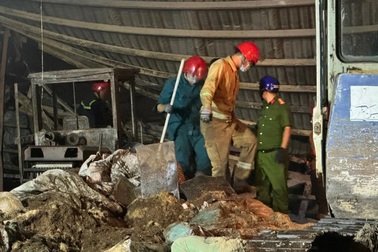 Cháy cơ sở sản xuất bột nhang ở TPHCM, 2 người tử vong