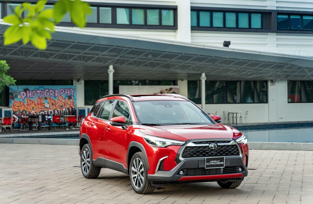 Toyota Corolla Cross tặng 50% trước bạ cho khách mua xe tháng 8 - 2 Toyota Corolla Cross tặng 50% trước bạ cho khách mua xe tháng 8 - 2