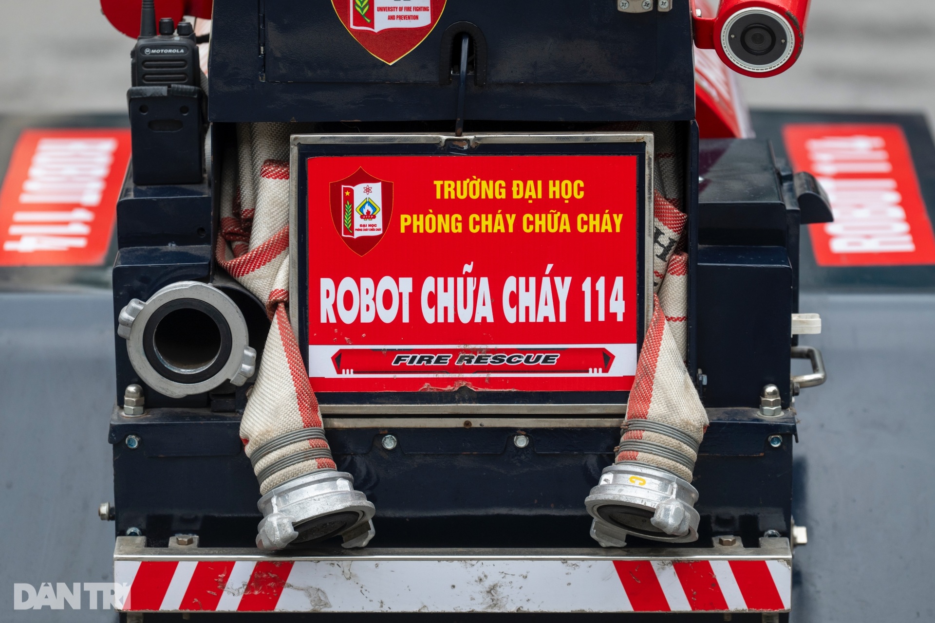 Mãn nhãn robot cứu hỏa Việt Nam trình diễn phun vòi rồng, vượt chướng ngại - 9 Mãn nhãn robot cứu hỏa Việt Nam trình diễn phun vòi rồng, vượt chướng ngại - 9