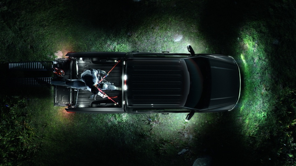 Ford F-150 Lightning trình làng, chạy được hơn 480 km sau mỗi lần sạc điện - 14 Ford F-150 Lightning trình làng, chạy được hơn 480 km sau mỗi lần sạc điện - 14