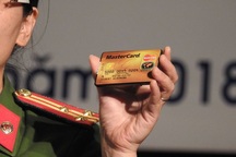 Tuyển sinh lớp 10 Hà Nội: Cảnh báo thiết bị chụp đề thi nhỏ như cúc áo