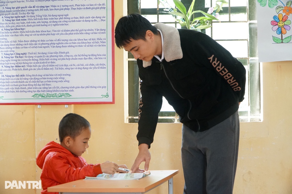 Chủ tịch xã được điều động, bổ nhiệm giáo viên - 1