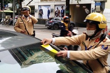 Hôm nay Hà Nội chính thức phạt nguội xe dừng, đỗ sai quy định