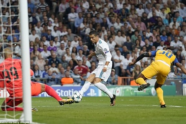 C.Ronaldo lập cú đúp, Real Madrid thắng lớn ở Champions League