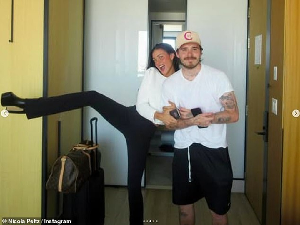 Gia đình Beckham nhắn nhủ đầy ẩn ý, cậu cả Brooklyn Beckham vẫn phớt lờ - 4 Gia đình Beckham nhắn nhủ đầy ẩn ý, cậu cả Brooklyn Beckham vẫn phớt lờ - 4