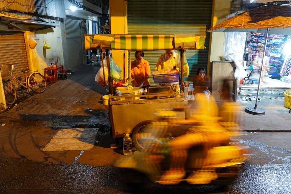 Tiếng leng keng sau 0h của người bố bán hủ tiếu giúp 2 con đổi đời - 7 Tiếng leng keng sau 0h của người bố bán hủ tiếu giúp 2 con đổi đời - 7