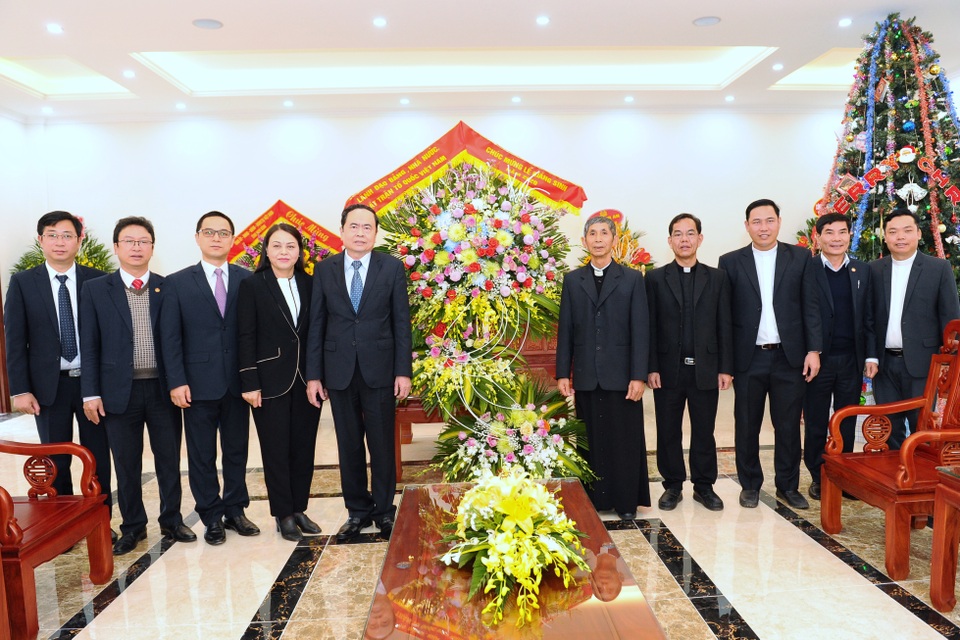 Chủ tịch MTTQ Việt Nam chúc mừng Giáng sinh Giáo phận Phát Diệm - 3 Chủ tịch MTTQ Việt Nam chúc mừng Giáng sinh Giáo phận Phát Diệm - 3