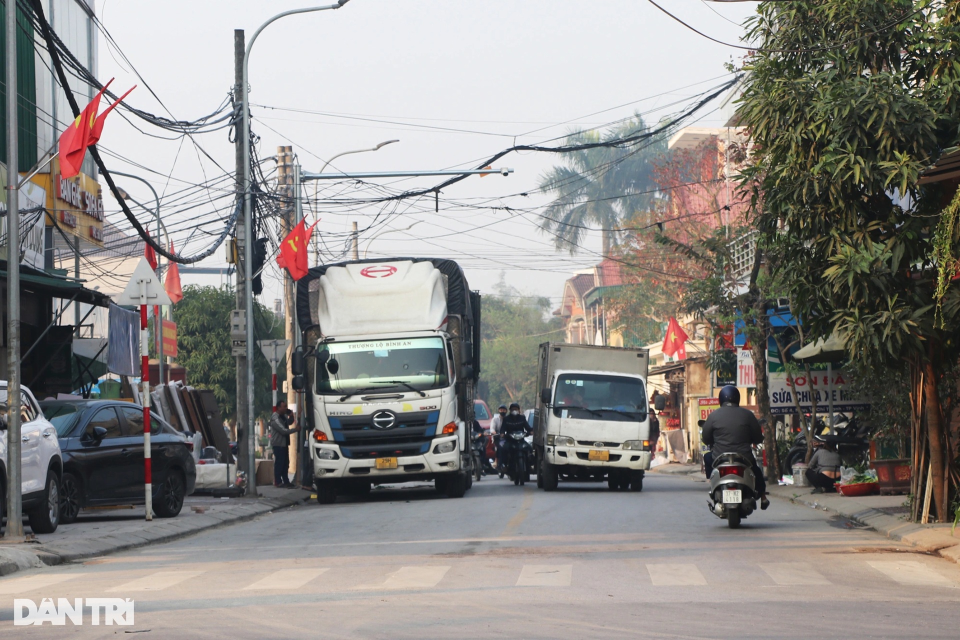 Nhiều người vi phạm giao thông trên đường phố Vinh dù mức phạt tăng nặng - 9 Nhiều người vi phạm giao thông trên đường phố Vinh dù mức phạt tăng nặng - 9