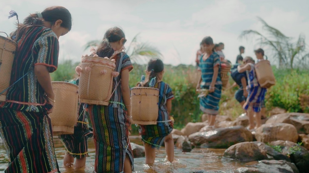 URC Việt Nam ra mắt MV kể hành trình mang ước mơ tới trường của trẻ em Bảo Lâm - 2 URC Việt Nam ra mắt MV kể hành trình mang ước mơ tới trường của trẻ em Bảo Lâm - 2