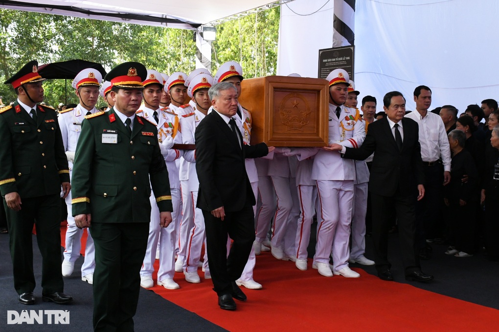 Nguyên Chủ tịch nước Trần Đức Lương yên nghỉ tại quê nhà Quảng Ngãi - 2