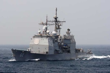 Trực thăng Trung Quốc do thám chiến hạm Mỹ gần đá Vành Khăn