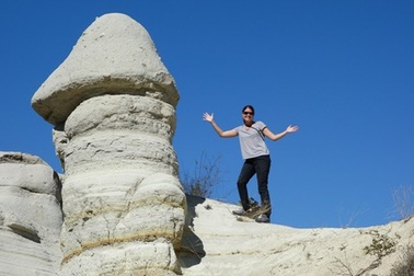 Khám phá thung lũng đá có hình dáng "siêu nhạy cảm" 