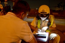 Tài xế đòi đo nồng độ cồn 2 lần để lấy... độ cồn trung bình