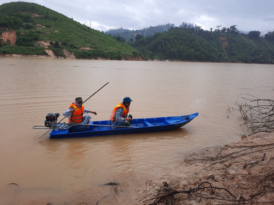 Sạt lở Phước Sơn: Mở rộng phạm vi tìm kiếm các nạn nhân còn mất tích - 2 Sạt lở Phước Sơn: Mở rộng phạm vi tìm kiếm các nạn nhân còn mất tích - 2
