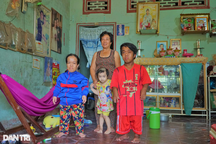 Gia đình "tí hon" chỉ cao 1,1m, hơn 10 tuổi mới biết đi