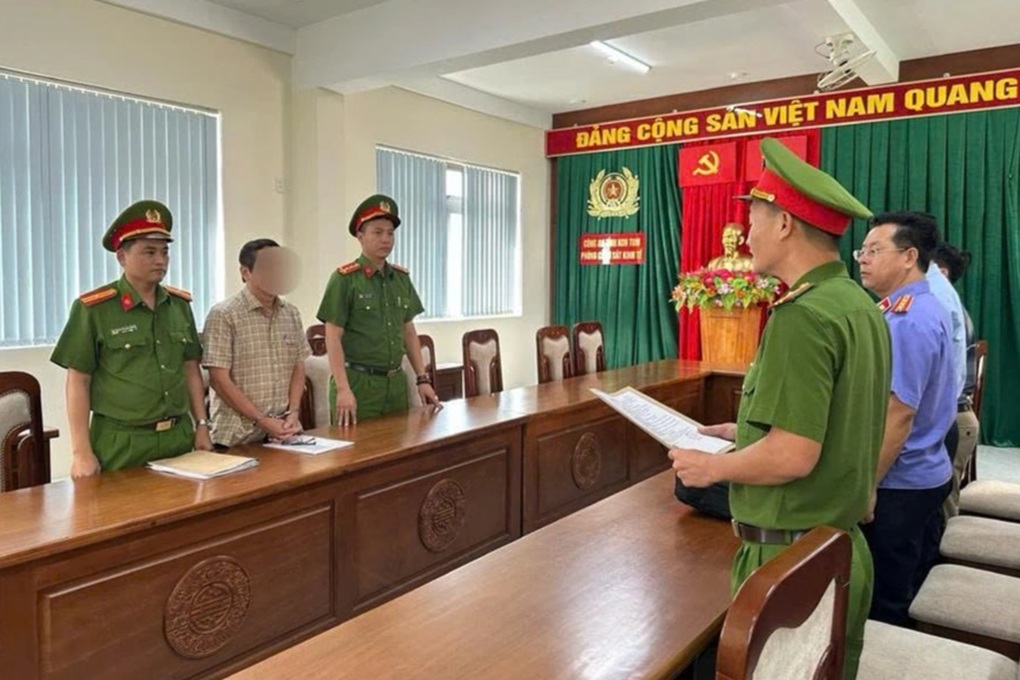 Khởi tố cựu chủ tịch phường liên quan đến sai phạm đất đai - 1 Khởi tố cựu chủ tịch phường liên quan đến sai phạm đất đai - 1