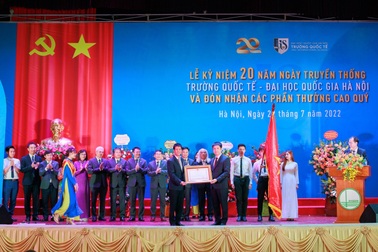 Trường Quốc tế, ĐH Quốc gia HN nhận Huân chương Lao động hạng Ba