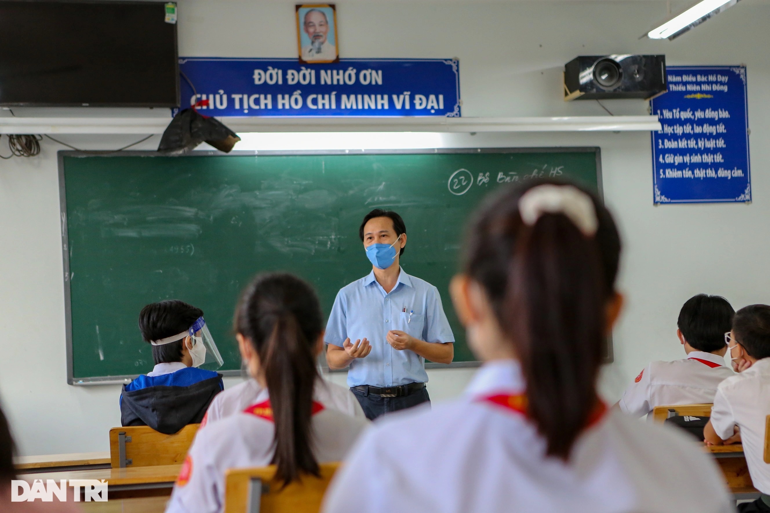 Hơn 100 nghìn học sinh TPHCM trở lại trường sau gần 8 tháng học online - 18 Hơn 100 nghìn học sinh TPHCM trở lại trường sau gần 8 tháng học online - 18