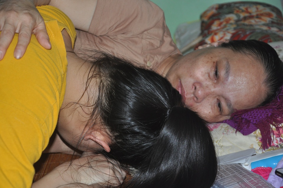 Thương cô học trò nhỏ bị bố bỏ rơi, một mình cơ cực chăm mẹ ung thư - 2 Thương cô học trò nhỏ bị bố bỏ rơi, một mình cơ cực chăm mẹ ung thư - 2