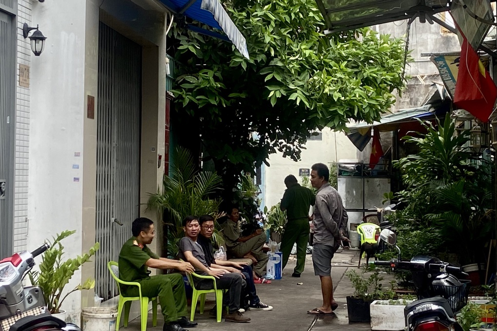 Cháy nhà lúc rạng sáng ở TPHCM, vợ chồng người bán hủ tiếu thương vong - 1 Cháy nhà lúc rạng sáng ở TPHCM, vợ chồng người bán hủ tiếu thương vong - 1