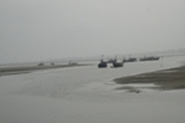 Cứu sống 4 ngư dân bị chìm thuyền trên biển