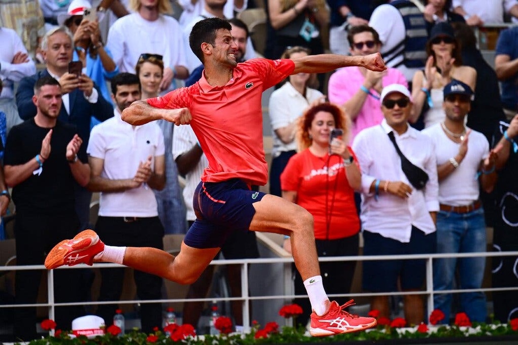 Novak Djokovic lập kỷ lục giành Grand Slam: Bầu trời này là của Nole! - 1 Novak Djokovic lập kỷ lục giành Grand Slam: Bầu trời này là của Nole! - 1
