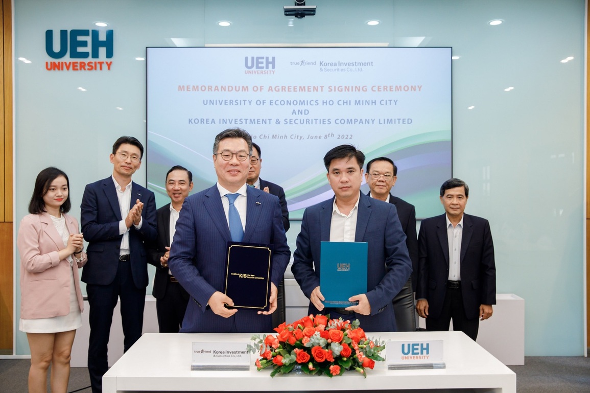 Chứng khoán KIS trao học bổng tới 400 triệu đồng cho sinh viên Việt Nam - 2 Chứng khoán KIS trao học bổng tới 400 triệu đồng cho sinh viên Việt Nam - 2
