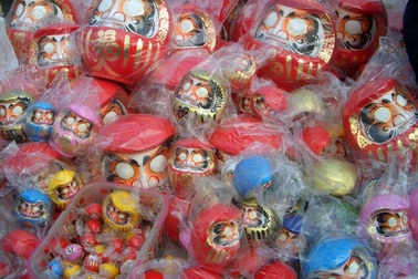 Phiên chợ độc đáo chỉ bán món hàng cầu may duy nhất