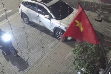 Ông bố trẻ mượn cờ "đi bão", hành động sau đó được khen quá uy tín