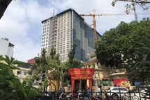 Hà Nội cắt xong tầng 18 nhà 8B Lê Trực, cho giữ lại phần giật cấp sai phép