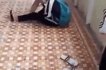 Nữ sinh lớp 6 bị bạn đánh dã man trong trường học