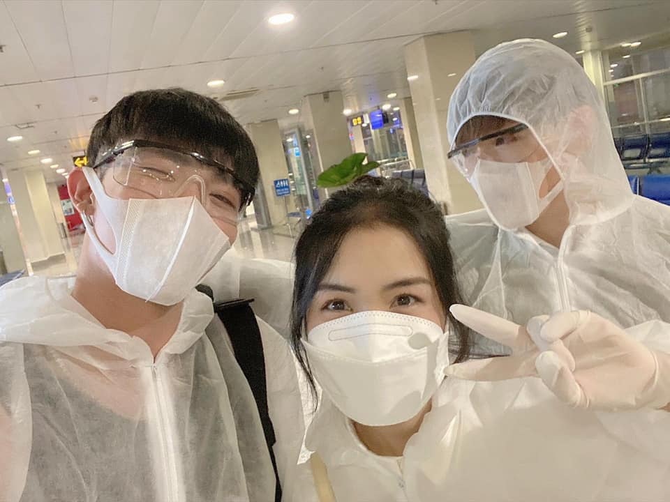 Đang nổi đình đám với Ghen cô Vy, Erik lại gây chú ý với đồ bảo hộ sân bay - 4 Đang nổi đình đám với Ghen cô Vy, Erik lại gây chú ý với đồ bảo hộ sân bay - 4