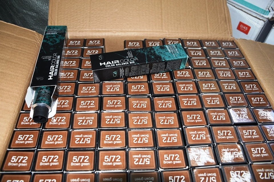 Bắt 2 xe tải chở số lượng lớn hàng ngoại nhập lậu - 1 Bắt 2 xe tải chở số lượng lớn hàng ngoại nhập lậu - 1