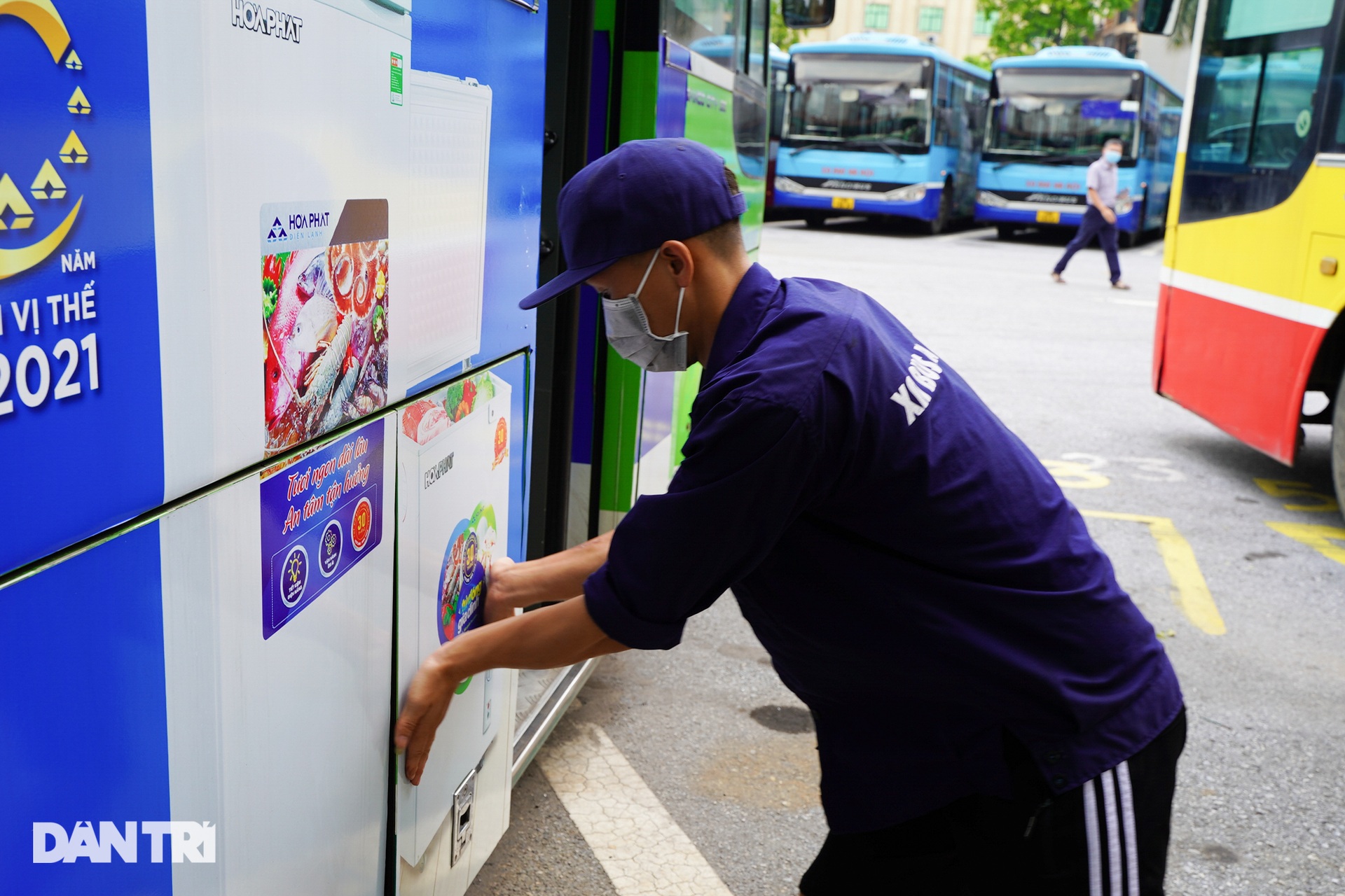 Hà Nội: Hàng nghìn ôtô nằm phơi nắng dầm mưa vì giãn cách xã hội - 6 Hà Nội: Hàng nghìn ôtô nằm phơi nắng dầm mưa vì giãn cách xã hội - 6