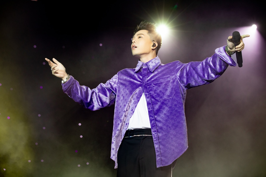 Biểu cảm của Mono khi hát cùng Trúc Nhân gây sốt - 4 Biểu cảm của Mono khi hát cùng Trúc Nhân gây sốt - 4