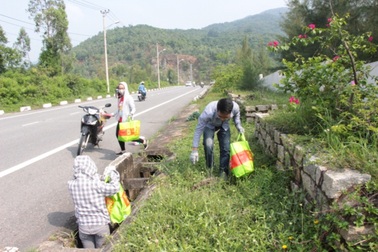 400 bạn trẻ tham gia làm sạch bán đảo Sơn Trà
