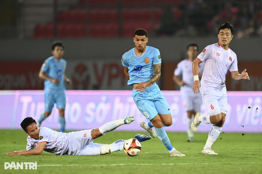 Thắng đậm Hải Phòng, CLB Nam Định giữ ngôi đầu V-League - 4 Thắng đậm Hải Phòng, CLB Nam Định giữ ngôi đầu V-League - 4