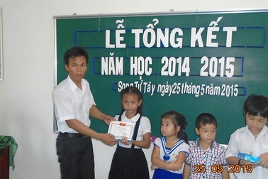 Thầy giáo 9X xung phong ra đảo Song Tử Tây gieo chữ