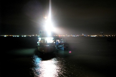 Chìm tàu cá, 2 ngư dân mất tích