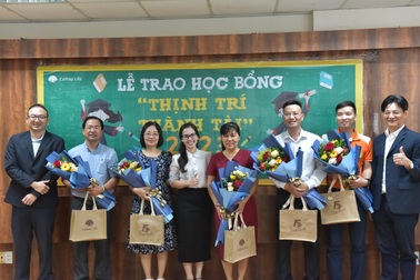 Cathay Life Việt Nam trao học bổng "Thịnh trí thành tài" lần thứ 16