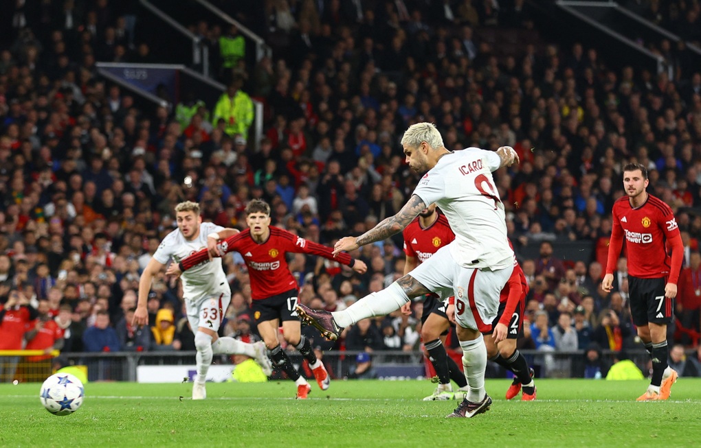 HLV Ten Hag lo Man Utd bị Galatasaray loại ở vòng bảng Champions League - 1 HLV Ten Hag lo Man Utd bị Galatasaray loại ở vòng bảng Champions League - 1