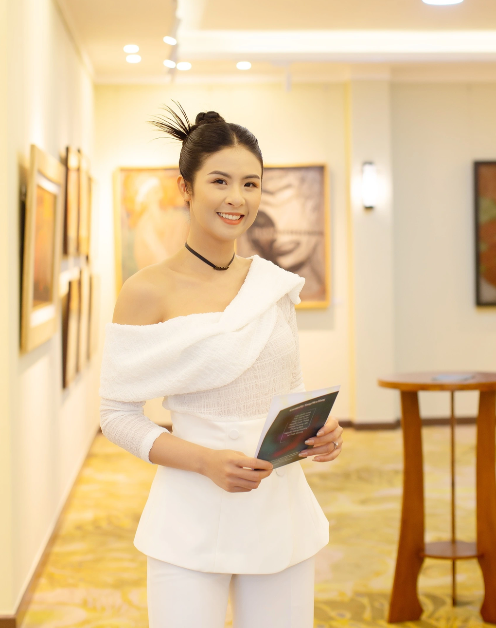 Hoa hậu Ngọc Hân: Vương miện như... vòng kim cô, biết ơn những trận bão - 4 Hoa hậu Ngọc Hân: Vương miện như... vòng kim cô, biết ơn những trận bão - 4