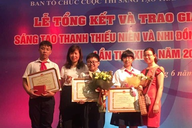 Nhóm học sinh Hà Nội chế tạo mô hình tai người phục vụ môn Sinh học