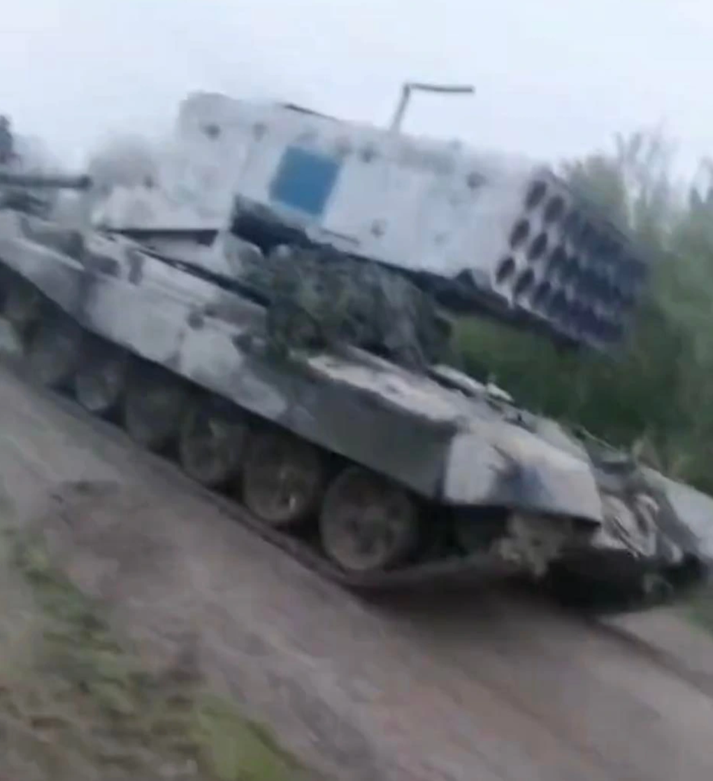 Pháo phản lực Hỏa thần nhiệt áp khét tiếng của Nga lộ diện tại Ukraine - 2 Pháo phản lực Hỏa thần nhiệt áp khét tiếng của Nga lộ diện tại Ukraine - 2