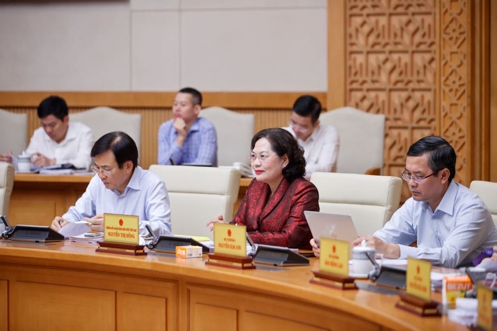 Nhiều cán bộ bị kỷ luật do cấp trên ôm việc, không phân quyền cho cấp dưới - 3 Nhiều cán bộ bị kỷ luật do cấp trên ôm việc, không phân quyền cho cấp dưới - 3