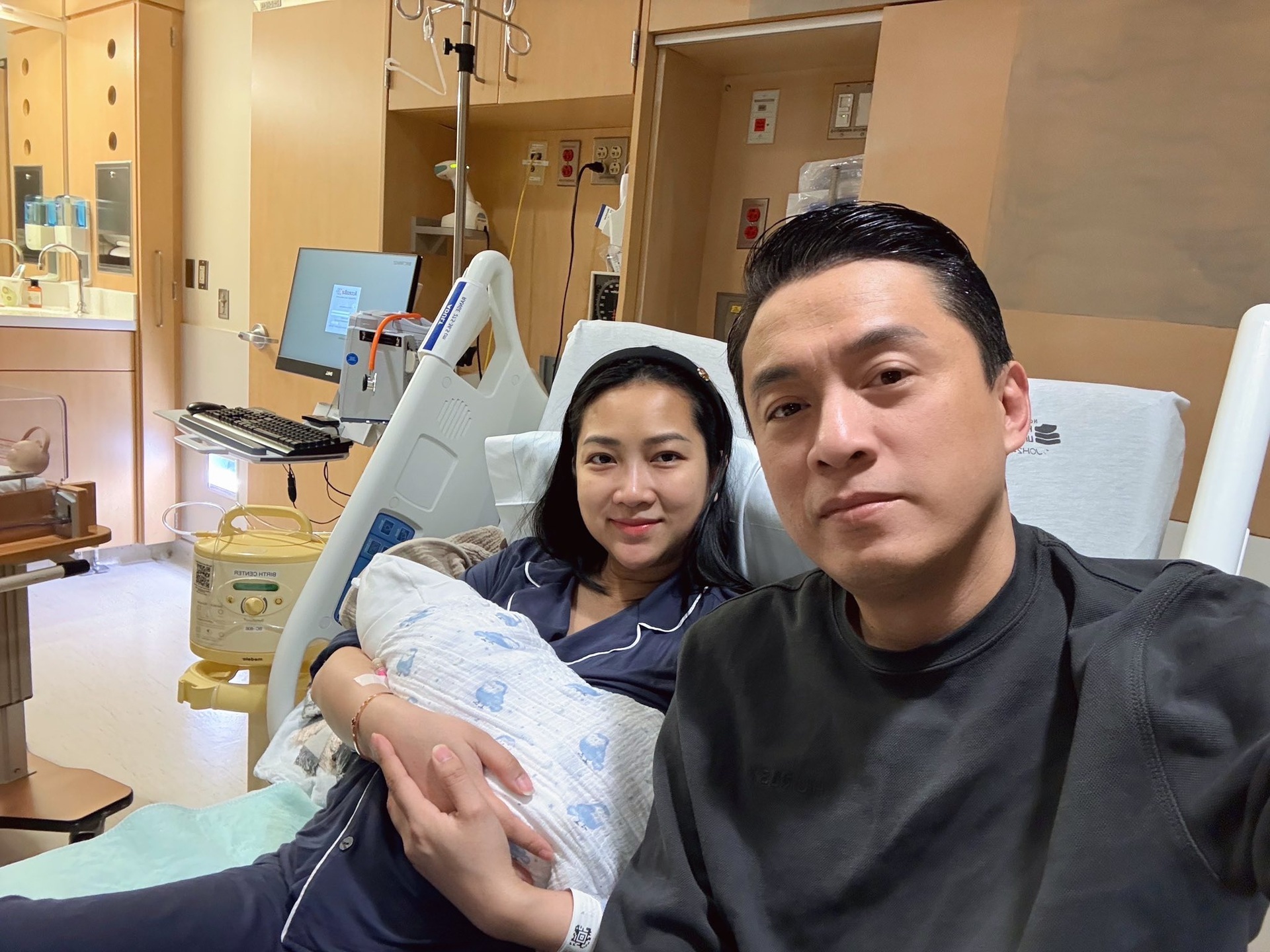 Lam Trường làm cha lần 3 ở tuổi 51, hôn nhân viên mãn bên vợ trẻ - 1