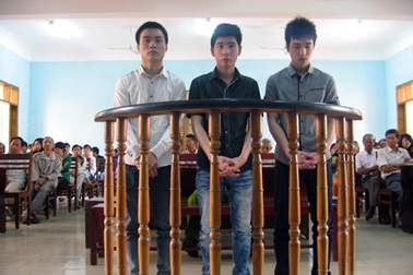 Bị giết vì... khoác tay lên vai người đẹp