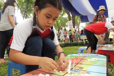 Học trò mê say khám phá trò chơi dân gian