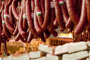 Tín hiệu xấu từ một chuyện lạ ở châu Âu: Khi xúc xích thành mặt hàng xa xỉ